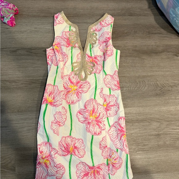 Lilly Pulitzer Dresses & Skirts - Lilly Pulitzer Pink Floral Dress with Gold Accents